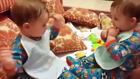 Best Videos Of Cute and Funny Twin Babies