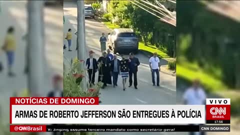 Padre Kelmon entrega armas de Roberto Jefferson à Polícia Federal | CNN DOMINGO