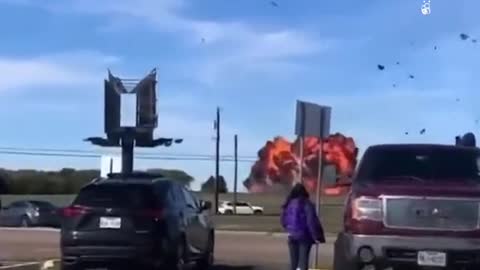 2 wW2 military planes collide at Texas airshow, 6 pass away