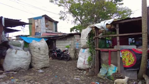 The Extreme Poverty Life of Filipinos Living on a Dumpsite