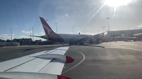 Perth Qantaslink Fokker 100 taxi to runway 03 - A9 intersection