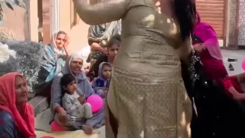 Hot aunty dance