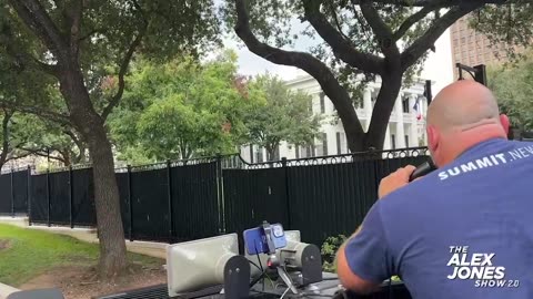 ALEX JONES GETS HARASSED BY STATE POLICE WHILE CONFRONTING GOVERNOR ABBOTT!