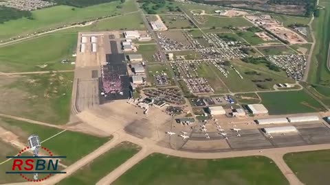 POV: Aerial view from TRUMP FORCE ONE as it flies over rally in Waco! 🎥