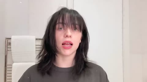 Billie Eilish's Post-Show Beauty Routine | Beauty Secrets | Vogue