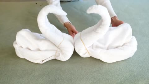 TOWEL FOLDING ART SWAN/DUCK | TOWEL DESIGNS IN HOUSEKEEPING | TOWEL ORIGAMI | TOWEL ANIMAL |