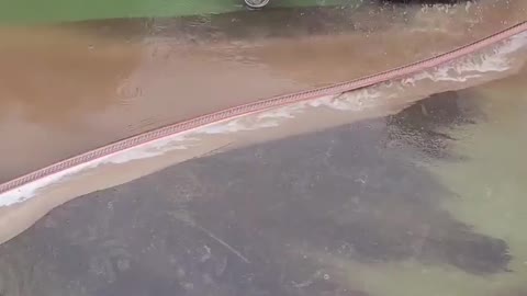 Sort video of cleaning a tennis court