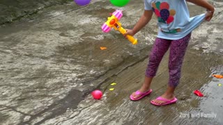 KEYSHA Sings FINGER FAMILY SONG Learns Colors With Balloons & Pops Them