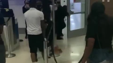Another airport fight in Fort Lauderdale Florida🍿🍿🍿