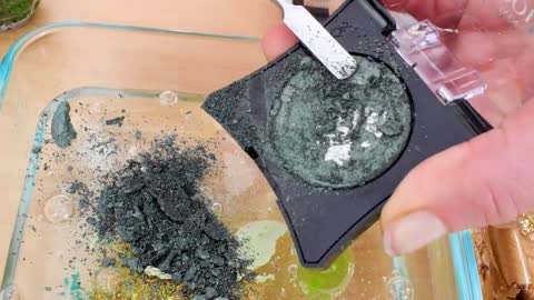 Green vs Gold - Mixing Makeup Eyeshadow Into Slime! Special Series 84 Satisfying Slime Video