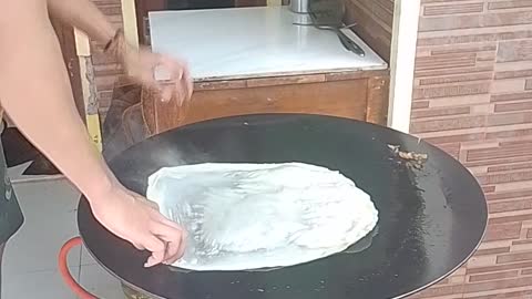 egg martabak in the cooking process