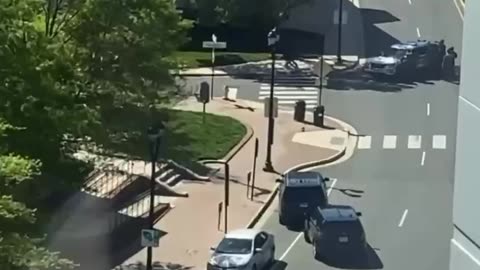 Currently multiple authorities and Law enforcements are on scene of a bank robbery hostage situation in Arlington, Virginia
