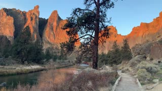 Central Oregon – Smith Rock State Park – Exploring the River Trail – 4K