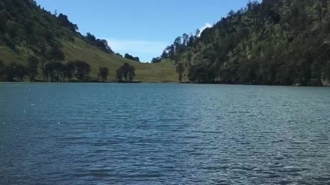 The beautiful Lake Ranu Kumbolo