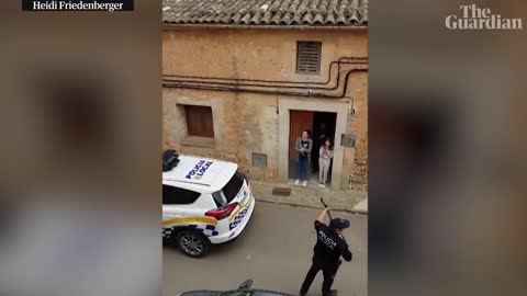 Spanish police sing to families during coronavirus lockdown in Mallorca