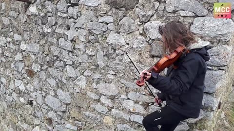 She plays the violin "O Sole Mio" in harmony with donkeys