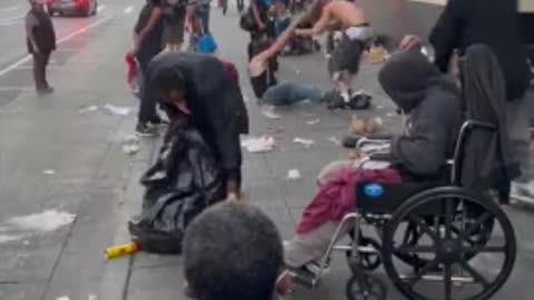 Homeless People In San Francisco Start Fighting With No Police In Sight