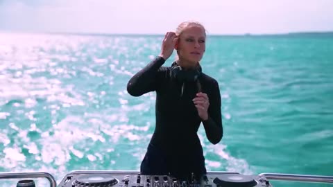 Nora En Pure - Purified 300 | Exumas, Bahamas