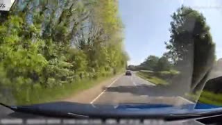 Heart-pounding moment two drivers narrowly avoid oncoming traffic
