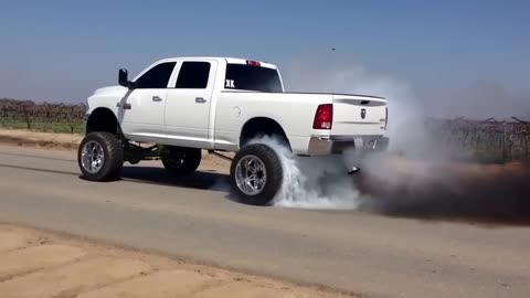 2012 Dodge Ram 2500 Tyre Burnout !!