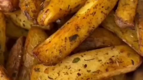 Homemade air fryer potato chips yummy recipe!! Enjoy!