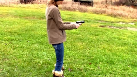 The Best Gun For Your Wife. (Glock 19 vs Smith & Wesson Shield)