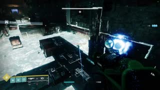 Gamer play Destiny 2