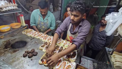 Special Black Chapli Egg Burger | Famous Egg Shami Bun Kabab | Street Food of Karachi Pakistan