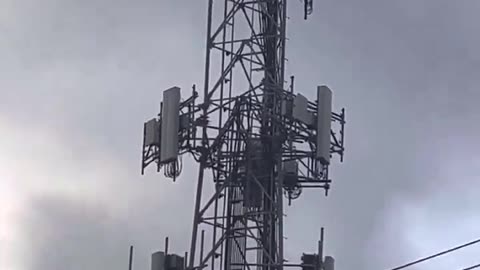 Florida man who claimed to be a T-Mobile employee shut down the power to this cell tower in Miami