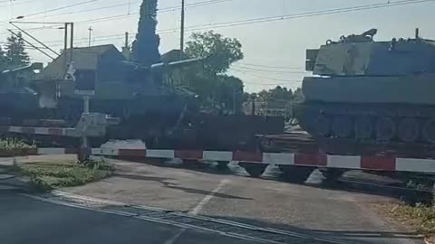 A large column of Italian 155-mm self-propelled guns M109L was spotted in Slovakia
