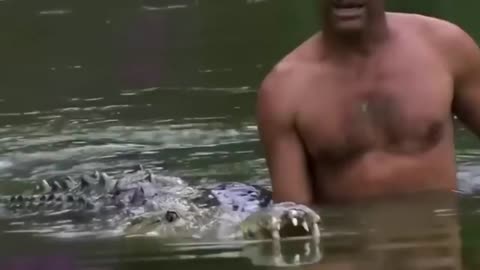 The amazing friendship between a man and a crocodile