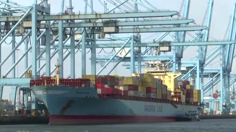 Maersk sees signs of looming recession