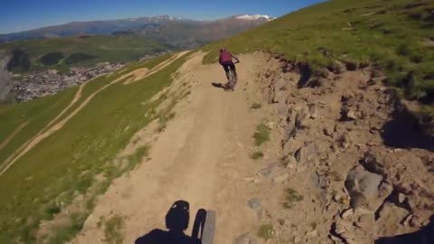 🎢 We follow a pro down a BRAND NEW FLOW TRAIL | The new Lilith trail in Les 2 Alpes bike park 🤌🏼🤌🏼