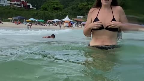 Curtindo uma tarde na praia de Quatro Ilhas, Bombinhas - SC | Som Ambiente