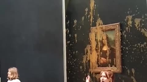 Activists splatter 'Mona Lisa' with soup at Louvre Museum in Paris