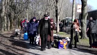 Eastern Ukraine residents flee to Russia