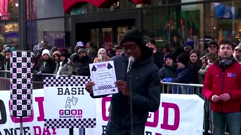 New Yorkers shred '22 regrets in Times Square