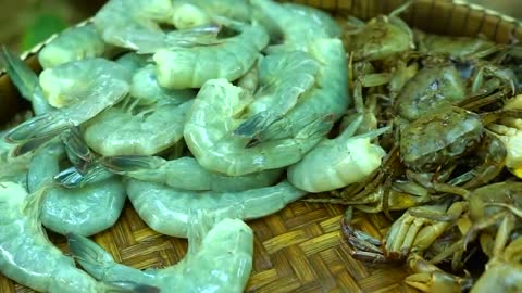 Survival Cooking Skill-Deep Fry Shrimp And Crab Seafood Eating With Hot Chili Sauce So Delicious-6
