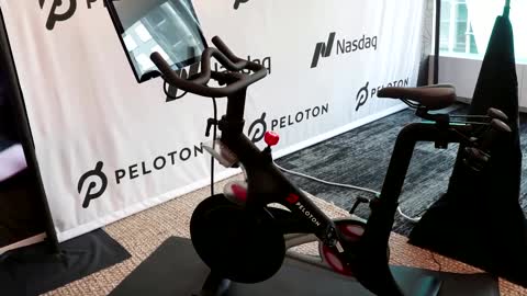 Peloton forecasts weak revenue for holiday quarter