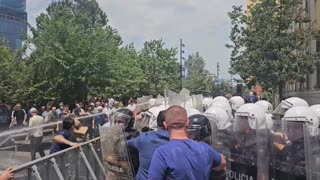 Policia sulmon protestuesit, disa të lënduar rëndë
