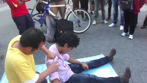 Luodong Massages Young Man In Pink Shirt