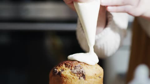 Best Way to Put Ice Cream on the Cake