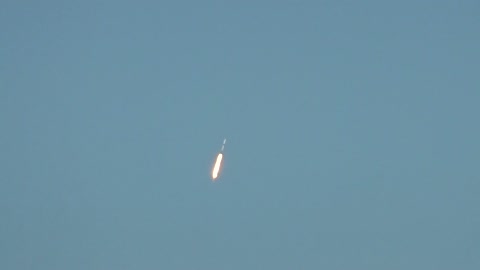 Falcon 9 Launch Coincides with Flight Path of Airliner