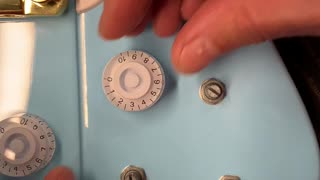 3D printed knob puller makes changing guitar knobs much easier