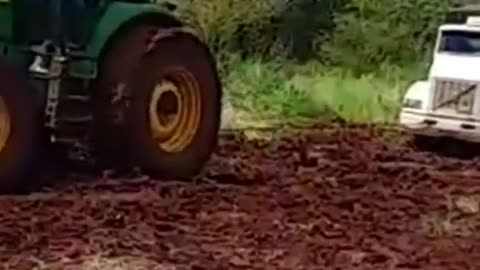tractors stuck, machines accelerating (14)