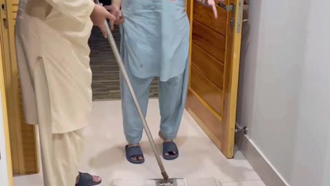 OMG WHY DID HE TAKE OFF HIS SLIPPERS ! - BADE MIYAN CHOTE MIYAN #bademiyanchotemiyan#funny #shorts