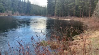 Hiking the Perimeter Shoreline Metolius River – Central Oregon