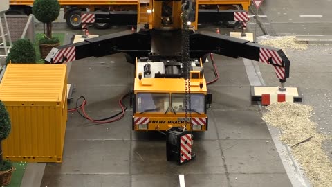 HUGE RC SCALE MODEL CRANE TRUCK FRANZ BRACHT KG DEMAG AC-1200 AT WORK AMAZING MODEL MACHINE