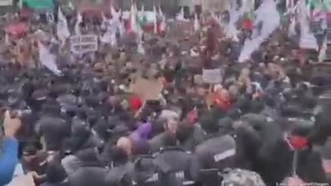 Anti-Health Pass Protesters Try to storm Bulgaria's parliament in Sofia