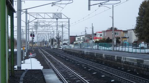 Hakodate Liner pulling into Nanae